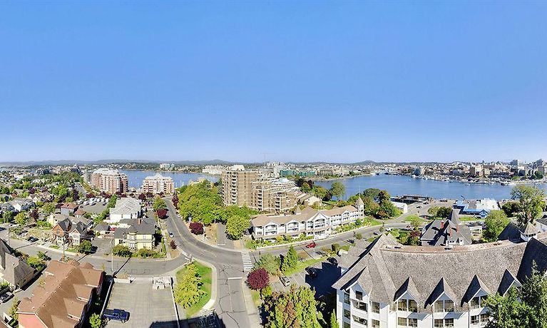 HARBOUR TOWERS HOTEL & SUITES | ⋆⋆⋆ | VICTORIA, CANADA | SEASON DEALS FROM $160