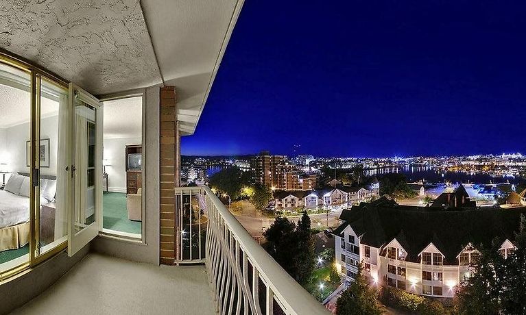 HARBOUR TOWERS HOTEL & SUITES | ⋆⋆⋆ | VICTORIA, CANADA | SEASON DEALS FROM $160